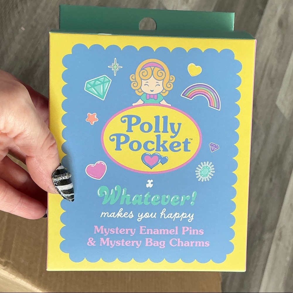 POLLY POCKET DOUBLE BLIND ENAMEL PIN & MINI ITA BAG CHARMS